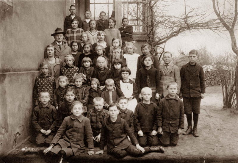 1926 alte Schule m. Hr Kryzanowski