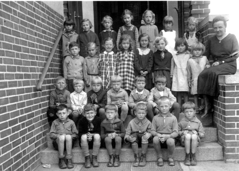 1934 1. Schuljahr mit Frl. Weinberg