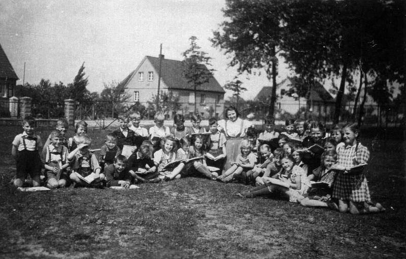 1942 Unterricht im Freien