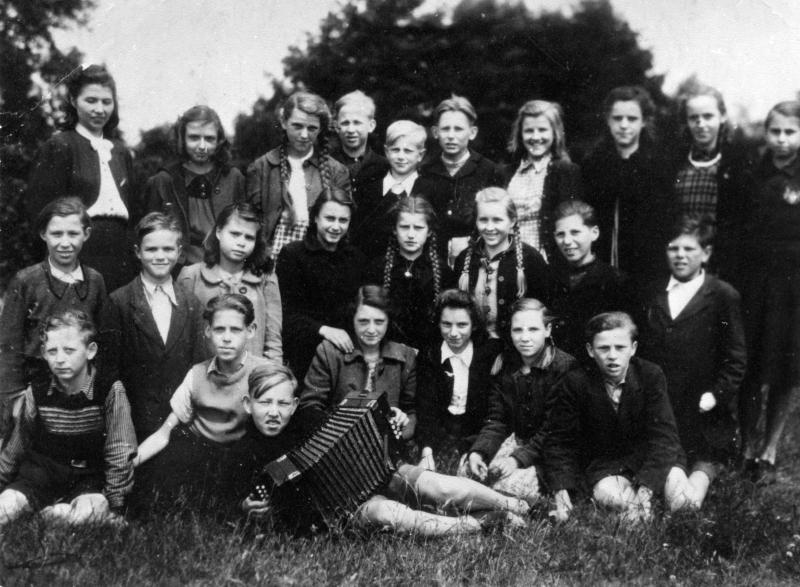 1949 mit Akkordeon