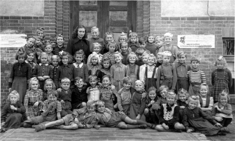 1951 Klasse 4 mit Frl. Klinger